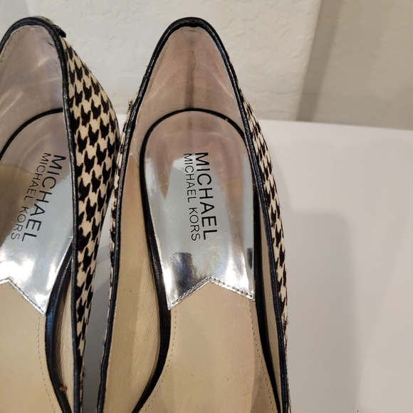 MICHAEL KORS WOMEN'S DOROTHY FLEX PUMP CALF HAIR HOUNDSTOOTH HEELS SIZE 8.5 - Picture 9 of 11